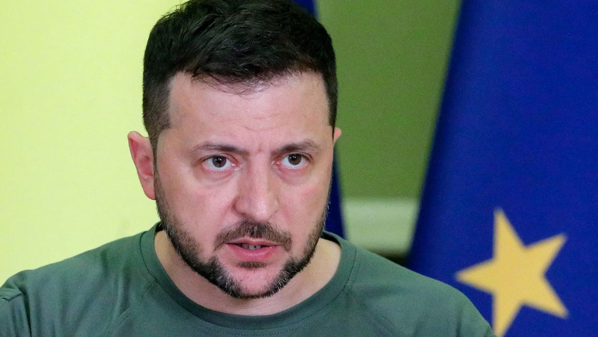 Зеленский: Россия использует в месяц против Украины до 3500 авиабомб.