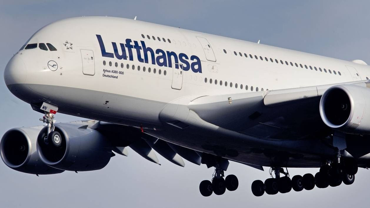 Lufthansa еще на неделю отменяет рейсы на Ближний Восток.