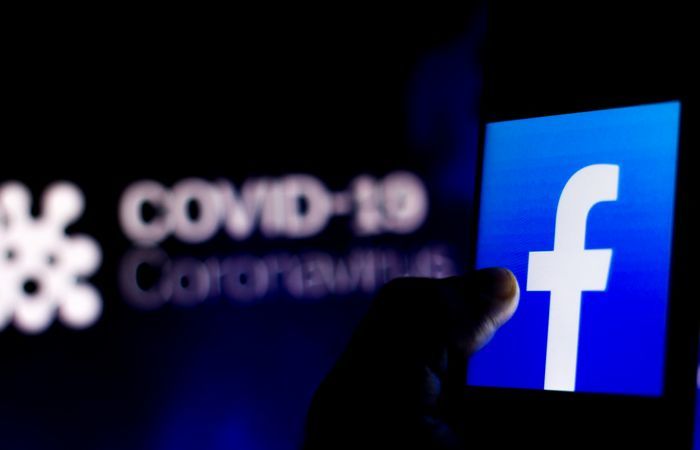 Facebook будет бороться с сомнительной информацией о вакцинации от COVID.