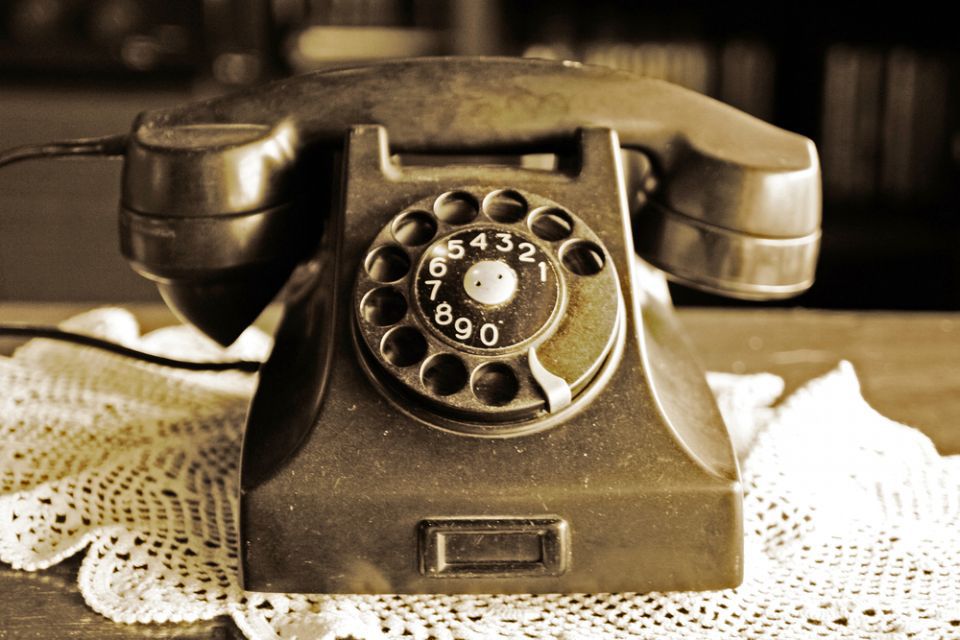 În anul 2013, un utilizator de telefonie fixă a vorbit, în mediu, lunar 301 minute sau peste cinci ore, în scădere cu 49 minute (-14%) faţă de anul 2012.