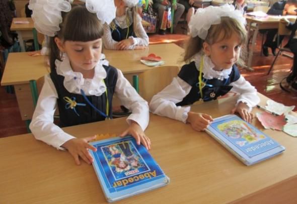 На следующей неделе госсекретарь Румынии Виктор Микула отправится в Киев для обсуждения вопроса румынского меньшинства. Фото: BucPress.