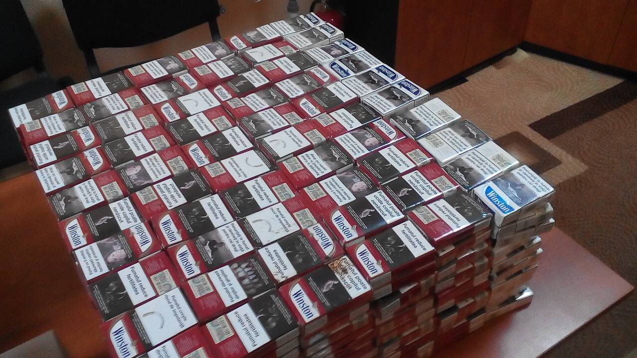 За последние 48 часов сотрудники таможни предотвратили шесть попыток незаконного ввоза табачных изделий из страны. Фото: customs.gov.md.