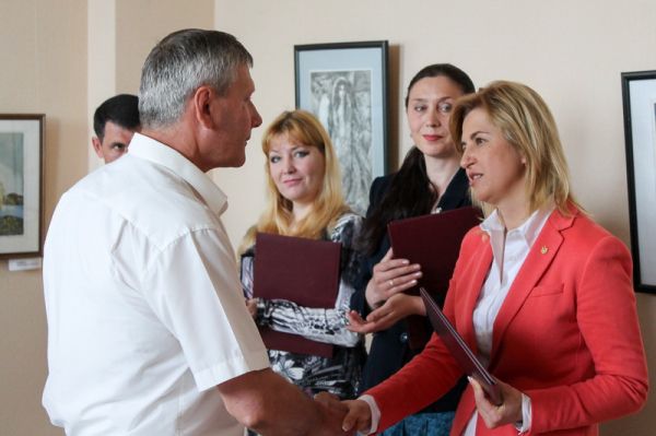 Глава Гагаузии поблагодарила работников культуры за работу.