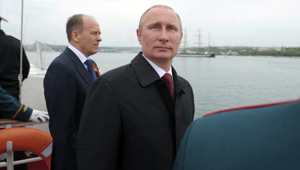 Путин отметил, что, хотя уже сделано многое, предстоит сделать еще больше в ходе "не праздничных, а будничных мероприятий".