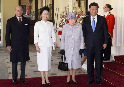 Gazda preşedintelui chinez Xi Jinping din aceste zile, premierul britanic David Cameron, afirmă sus şi tare că Marea Britanie nu are niciun motiv de a se căciuli în faţa Beijingului.