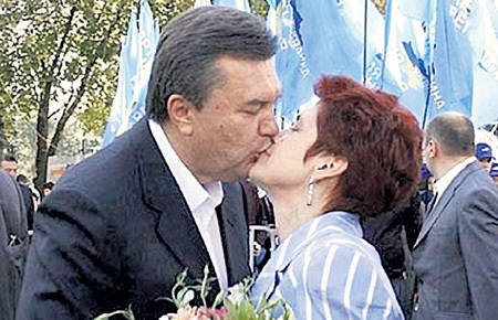 Янукович попросил у жены развод.