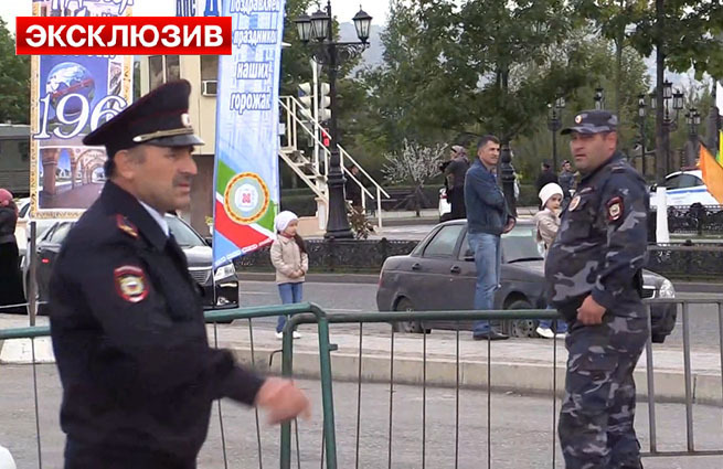 По данным пресс-центра, известно о пятерых погибших сотрудниках полиции и еще четырех пострадавших. Фото: lifenews.ru