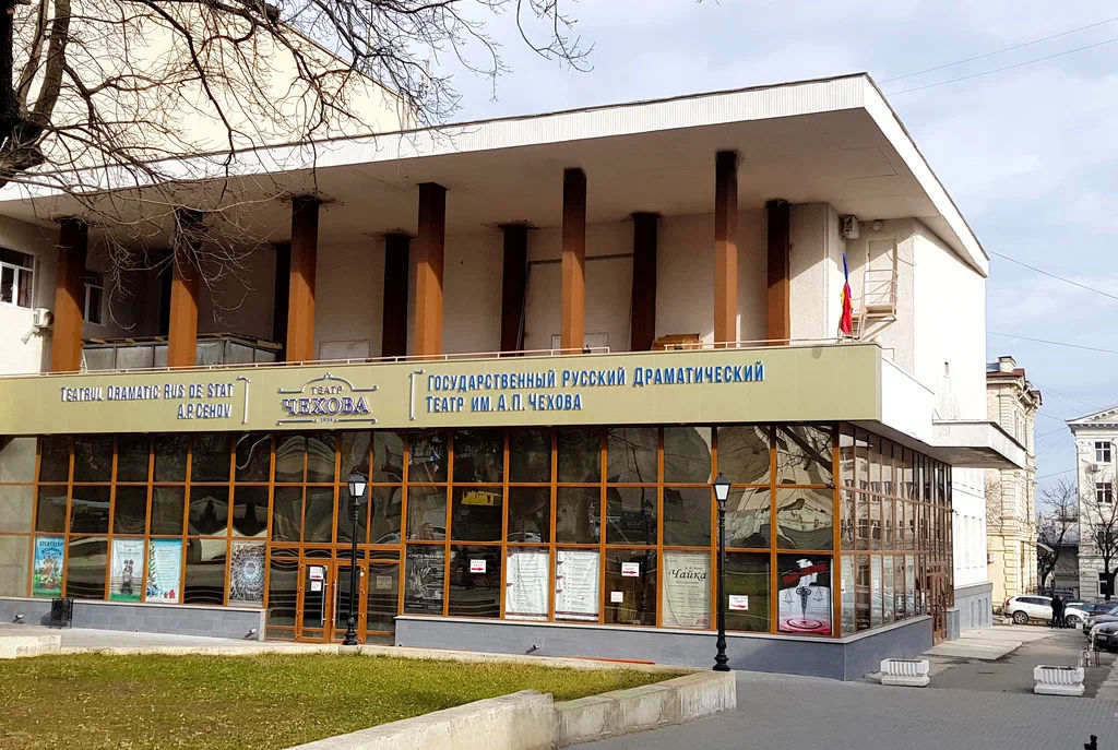 Коллектив театра имени Чехова написал открытое письмо министру культуры.