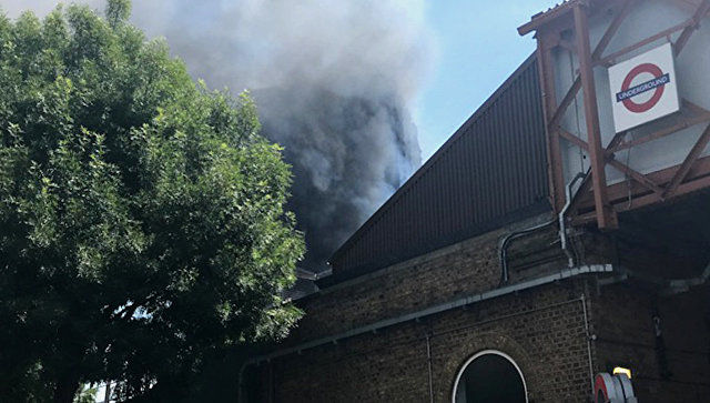 Пожар в 24-этажном социальном жилом доме в не самом благополучном районе Лондона — Северном Кенсингтоне — произошел в ночь на среду. 