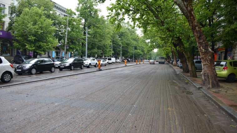 Dorin Chirtoacă a dat un termen-limită pentru finalizarea lucrărilor de reparație de pe Bulevardul Ștefan cel Mare şi Sfânt. Foto: moldova24.info