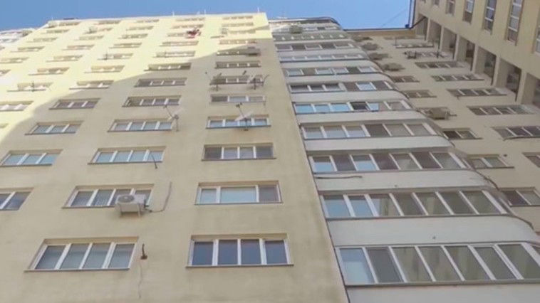 На Ботанике погибла 25-летняя девушка, упав с 9-ого этажа.
