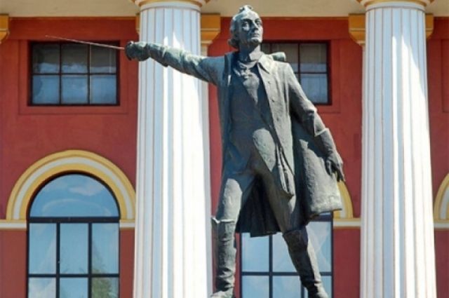 Власти Киева снесут памятник Суворову.