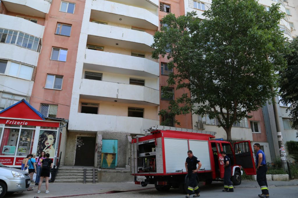 В квартире в секторе Ботаника произошел пожар из-за забытой на плите еды.