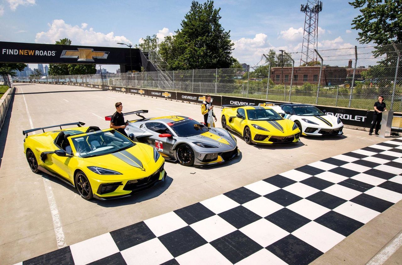 Chevrolet Corvette слегка обновился и получил «гоночную» спецверсию.