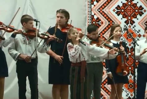Участникам вручили дипломы Министерства культуры, образования и исследований, а также райсовета. 