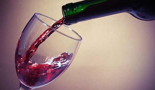 Studiu. După 90 de ani, alcoolul este mai bun decât sportul