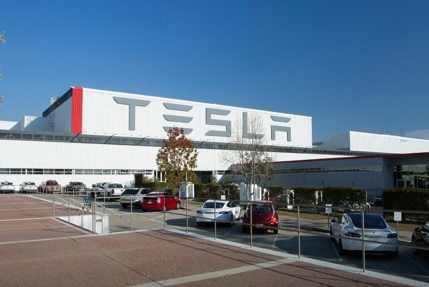 Tesla впервые отчиталась о четырех прибыльных кварталах подряд. Фото: autoreview.ru.
