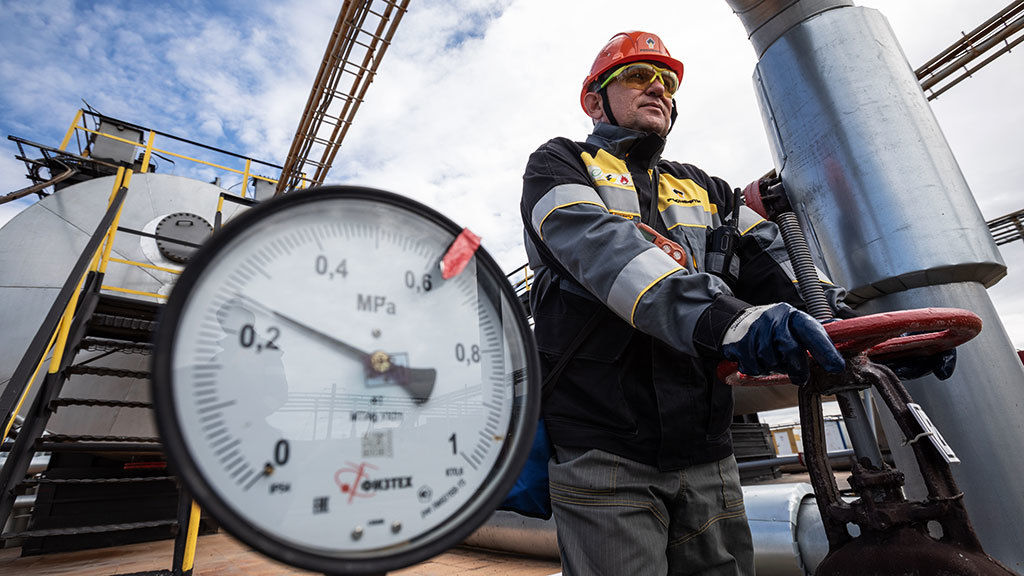 Bloomberg: Нефтегазовая отрасль в России столкнулась с нехваткой рабочих.