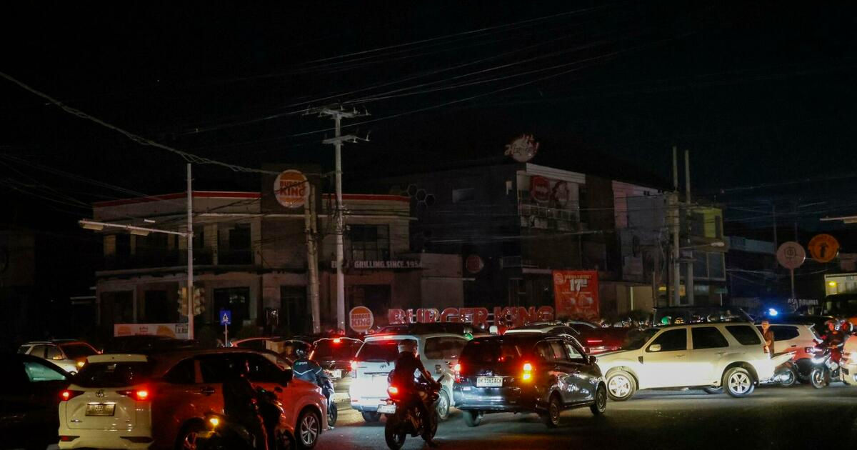 Pe insula Bali au avut loc întreruperi masive de energie electrică.