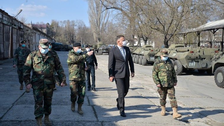 Министр обороны проинспектировал воинские части.