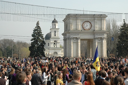 Moldoveni sunt aşteptaţi, astăzi, în Piaţa Marii Adunări Naţionale. Aici va avea loc un miting de amploare în sprijinul cursului european al ţării.