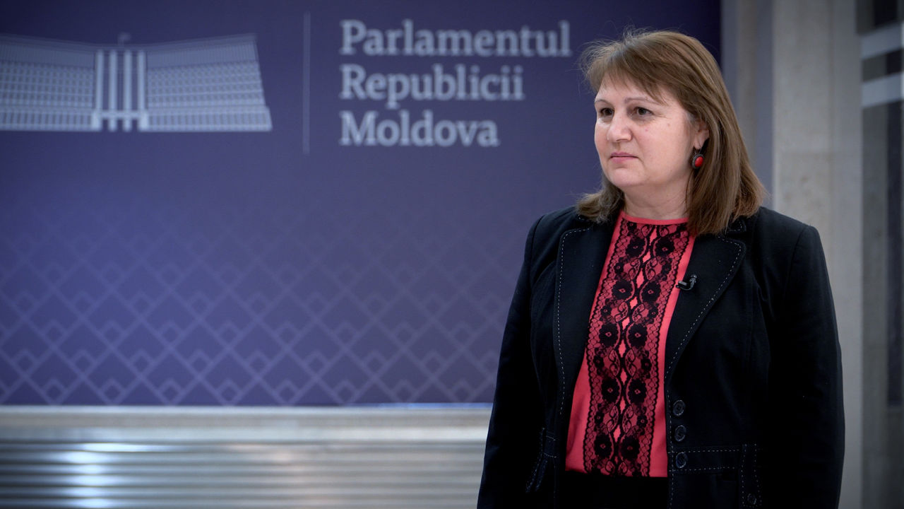 Председатель парламентской Комиссии по государственному управлению и региональному развитию Лариса Волох.