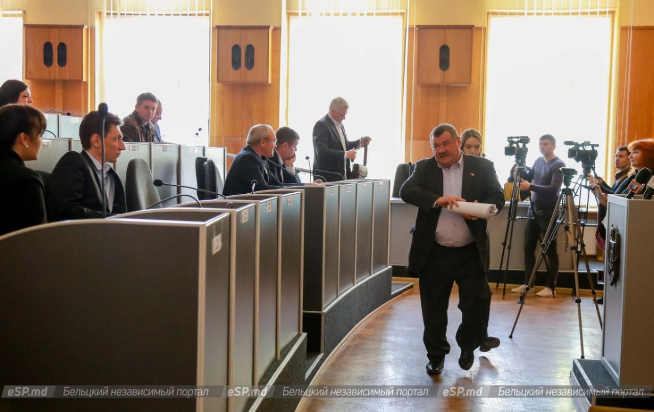 Фракция "За развитие "Бельц" вышла из зала.