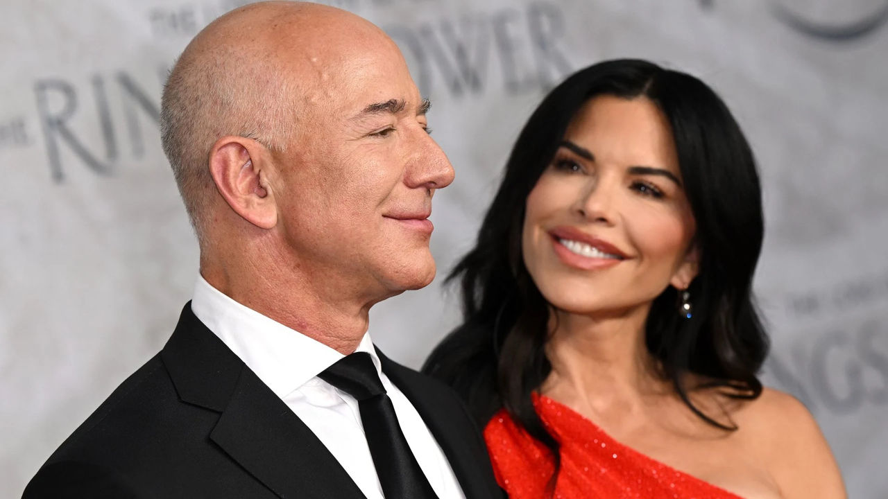 Jeff Bezos va semna un acord prenupțial „dur” cu viitoarea sa soție.