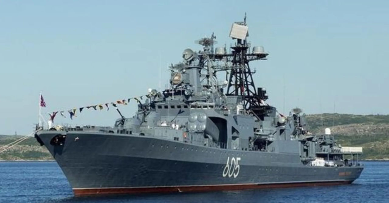 Un distrugător rus a tras un foc de avertizare către o navă norvegiană în timpul unor exerciții.