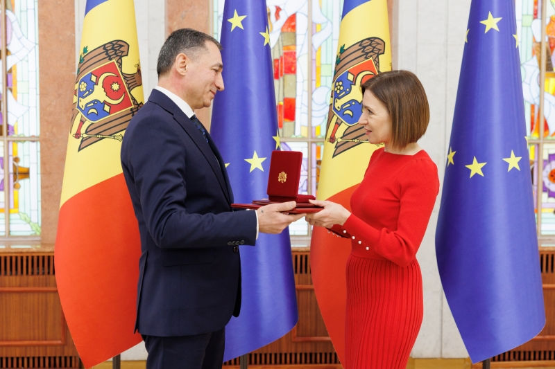 Посол Азербайджана в Молдове награжден Орденом почета.