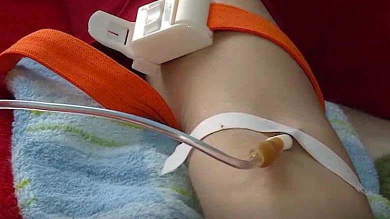 Îşi alină durerea cântând. Nicuşor e susţinut interpreţi. Foto: prime.md
