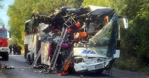 В Болгарии автобус с гражданами Румынии попал в аварию: погибли 4 человека.