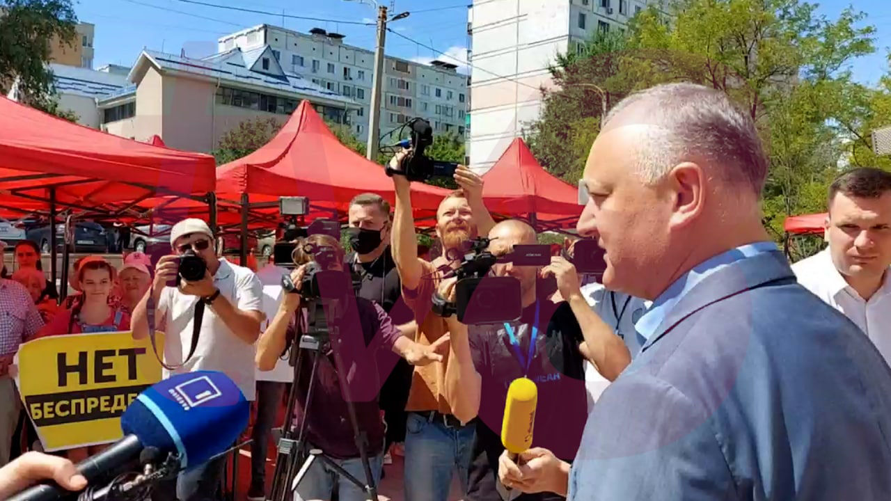 В заседании суда по продлению ареста Додона взята пауза до завтра.