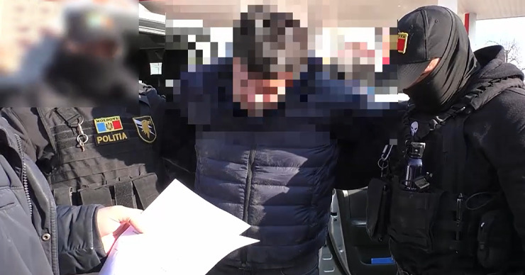 Экс-полицейский, ранее осужденный за коррупцию, снова попался на взятке.