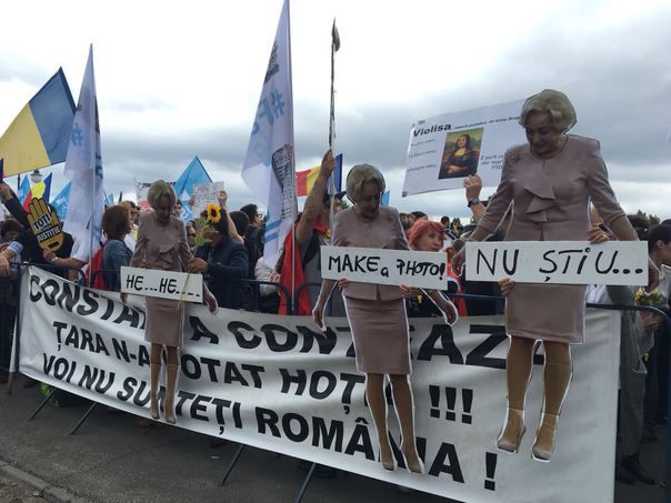 Протест в Бухаресте: "Страна не голосовала за воров!".