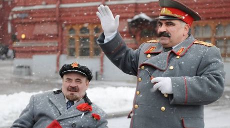 Partidul Comuniştii Rusiei se pregătesc să-i implice pe Stalin şi pe Lenin direct în campania lor electorală. Foto: wsj.com
