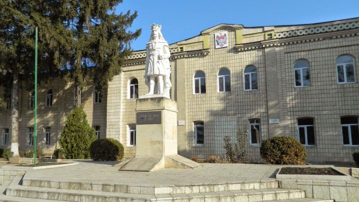 Cultura, cinstită la Edineț. Artiştii şi-au sărbătorit ziua profesională