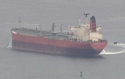 В Нью-Йорке на мель сел танкер с нефтью.