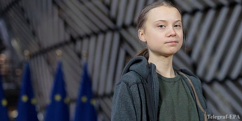 Грета Тунберг снялась в клипе в образе гадалки, предсказывающей будущее.