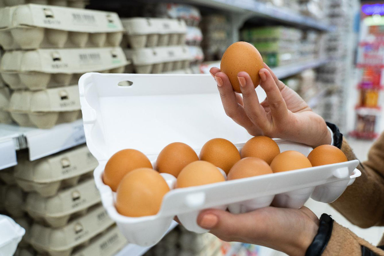 Цены на продукты стали тяжелым бременем для молдаван: 10 яиц - почти 50 леев.