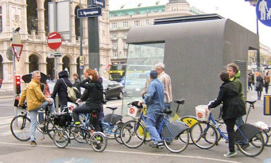 Sunt doar câteva dintre soluțiile la care au recurs capitalele europene pentru ca oraşele să fie prietenoase oamenilor, nu maşinilor.