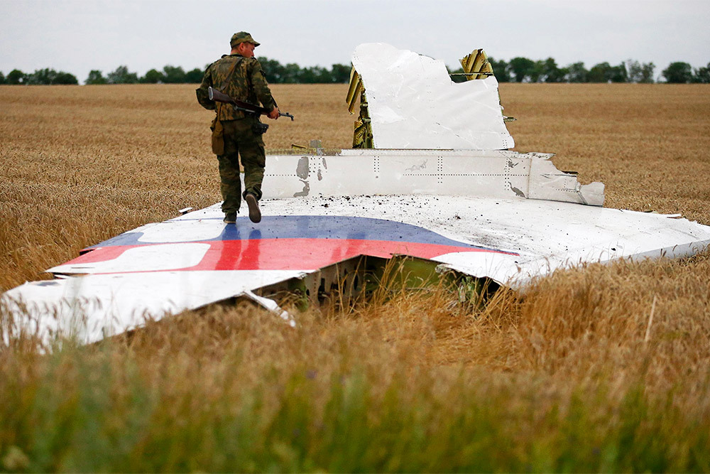 Самолет авиакомпании Malaysia Airlines с 295 пассажирами и членами экипажа был сбит 17 июля в Донецкой области.