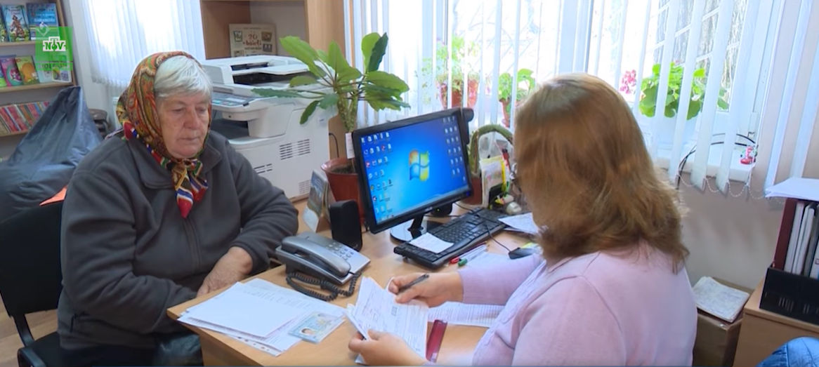 Гражданам помогают при оформлении заявок на сайте compensatii.gov.md.