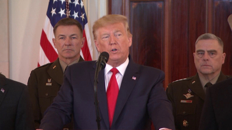 Трамп заявил о "своих подозрениях" о крушении самолета в Иране.