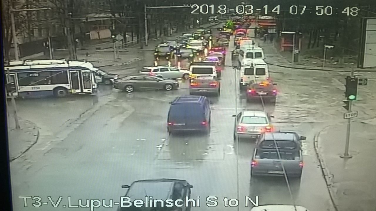НИП призывает водителей избегать движения по улицам с пробками.