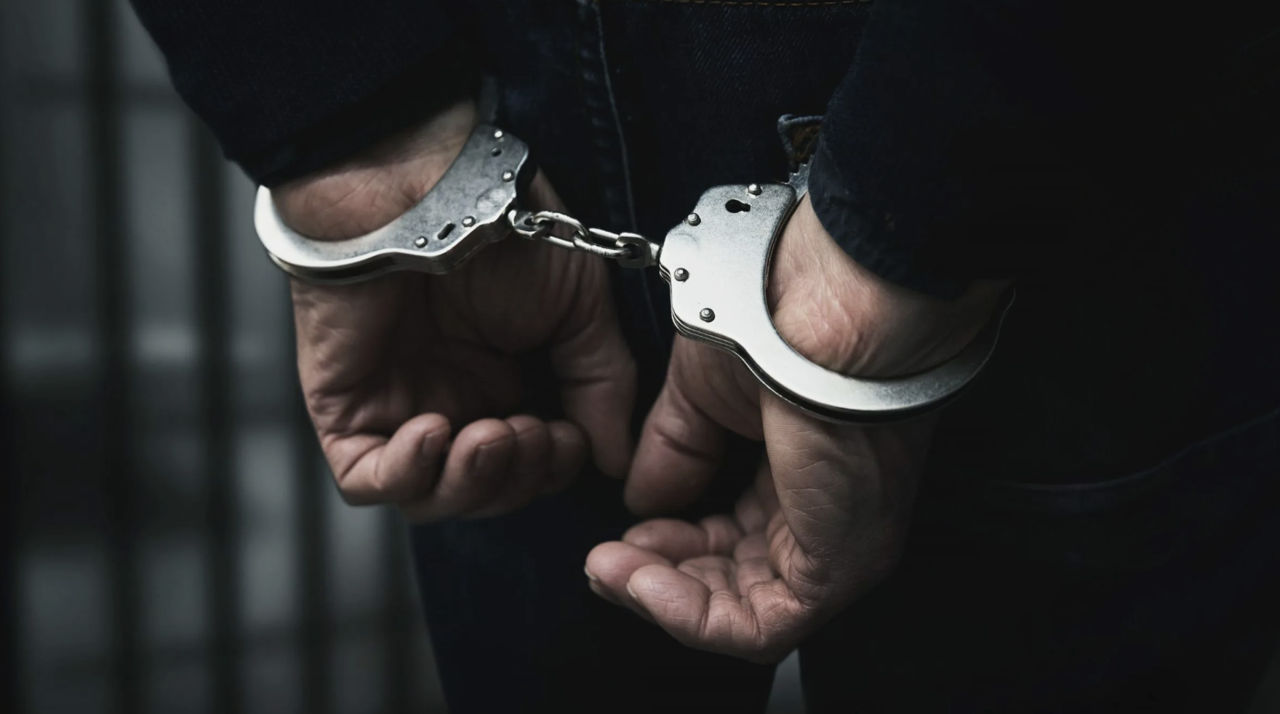 В Глодянском районе фермер удерживал молодого человека в овчарне.
