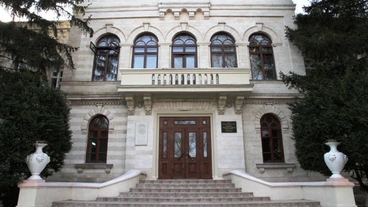 Академия музыки, театра и изобразительных искусств возмущена сокращением бюджета.