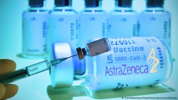 Регулятор ЕС опубликовал новые предостережения относительно вакцины AstraZeneca.