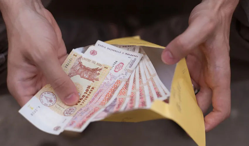 Lupta împotriva salariilor în plicuri crește bugetul.