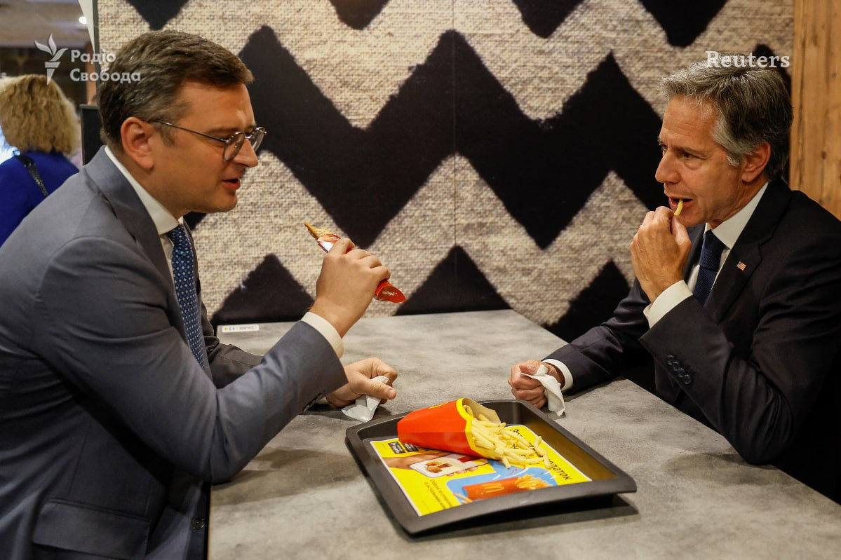 Кулеба сводил Блинкена в киевский McDonald's.